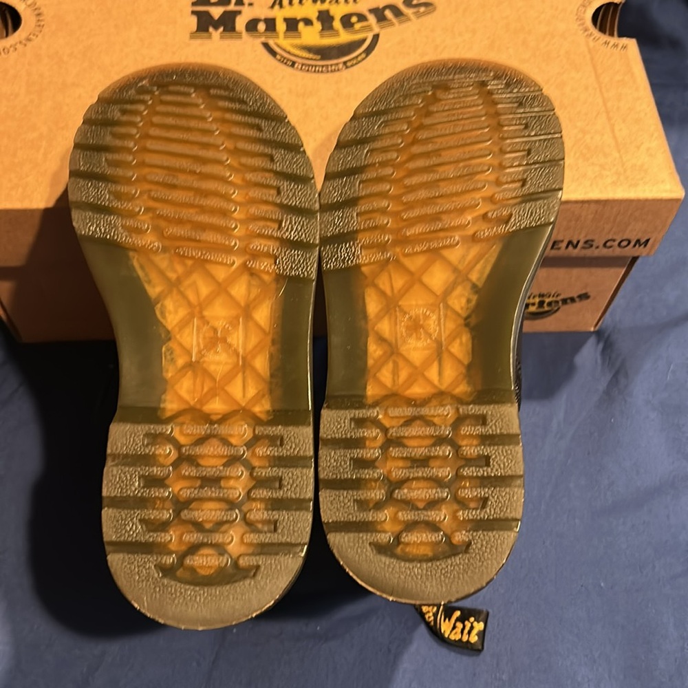 Dr. Martens- 1460 J, black, softy t, 5 women sw - Picture 4 of 6